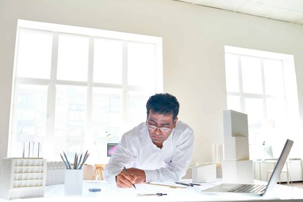 Quels hébergements en Provence proposent des ateliers de création de bijoux et des randonnées dans les champs de lavande?